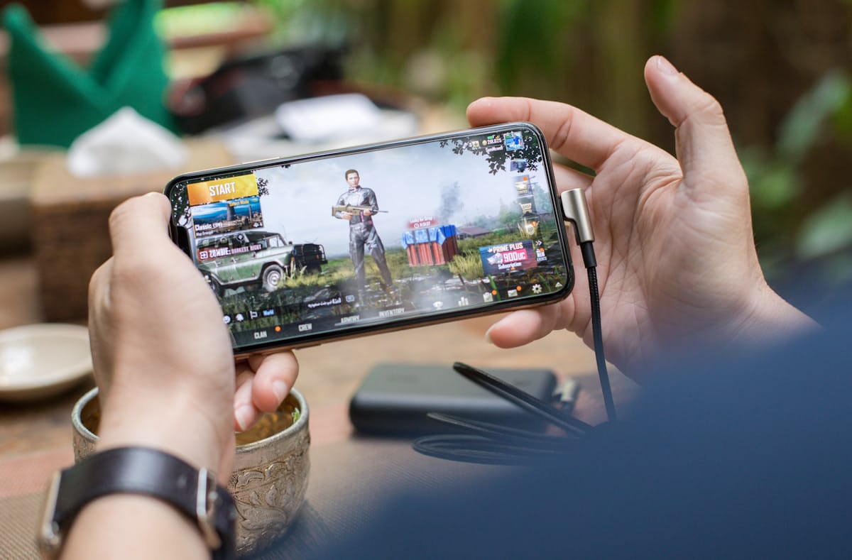 Zespół przy pracy nad grą mobilną